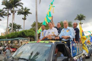 2010 - Campanha Eleitoral - Manhuaçu - Com Aécio Neves, Itamar Franco e Anastasia 3